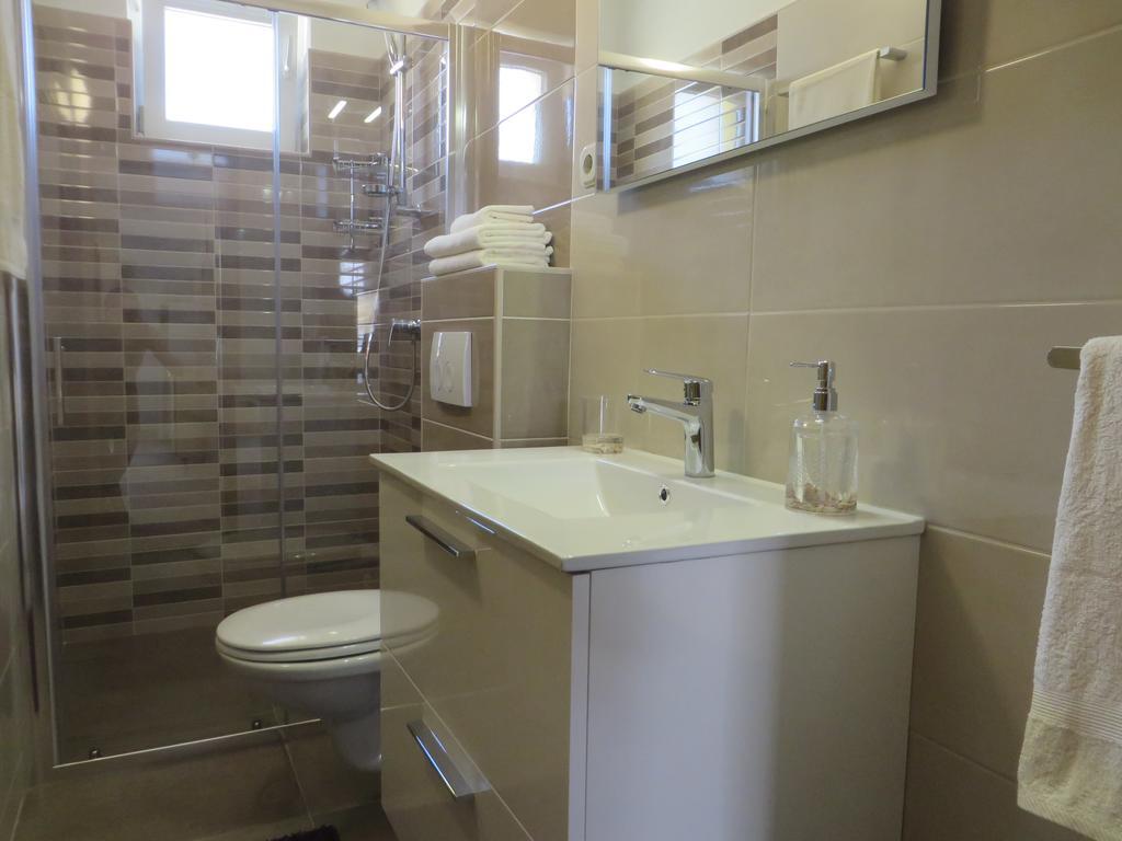 Apartments Luka Pakoštane Buitenkant foto