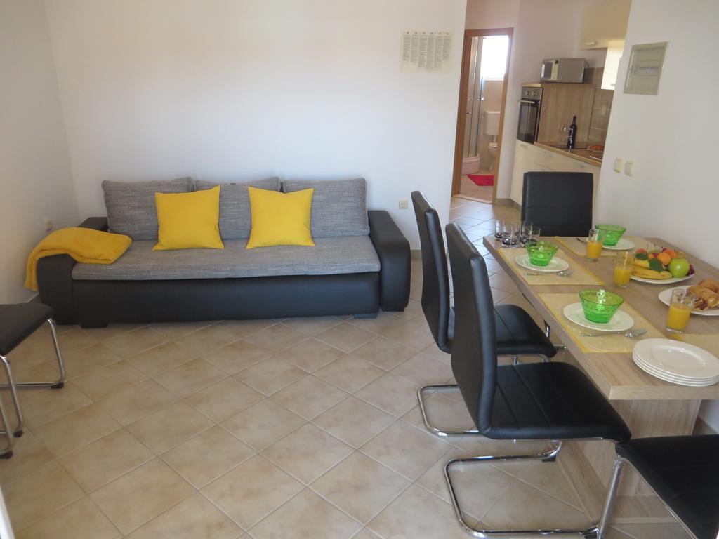 Apartments Luka Pakoštane Buitenkant foto