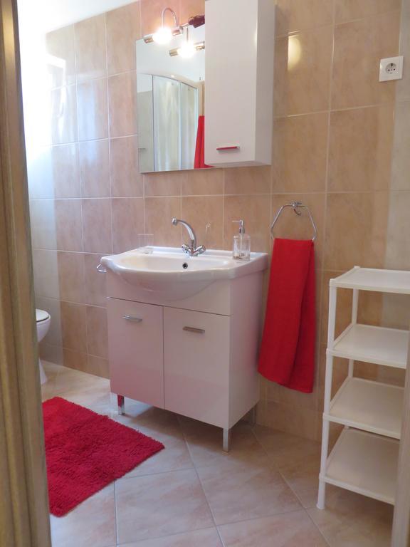 Apartments Luka Pakoštane Buitenkant foto