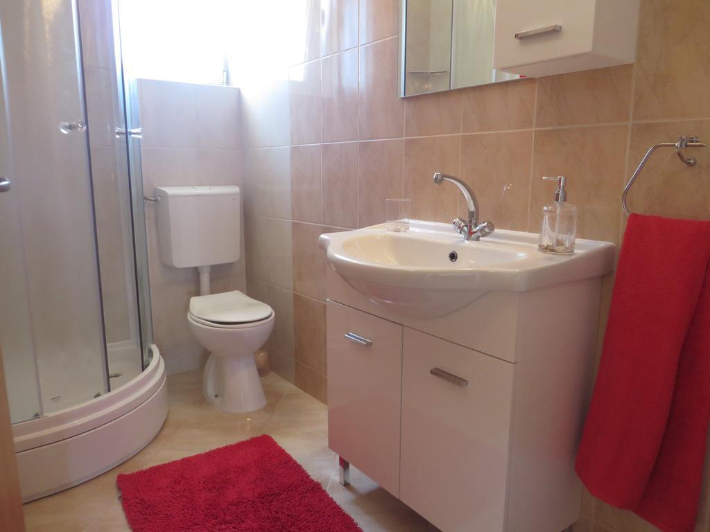 Apartments Luka Pakoštane Buitenkant foto